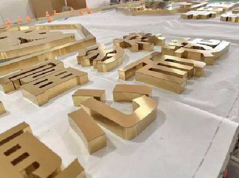 江永拉丝不锈钢字的特点。